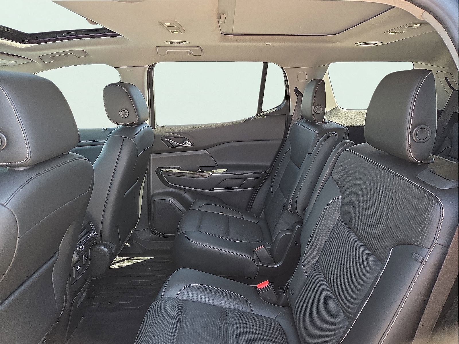 Used 2019 GMC Acadia SLT w/ LPO, Black Accent Package image 10