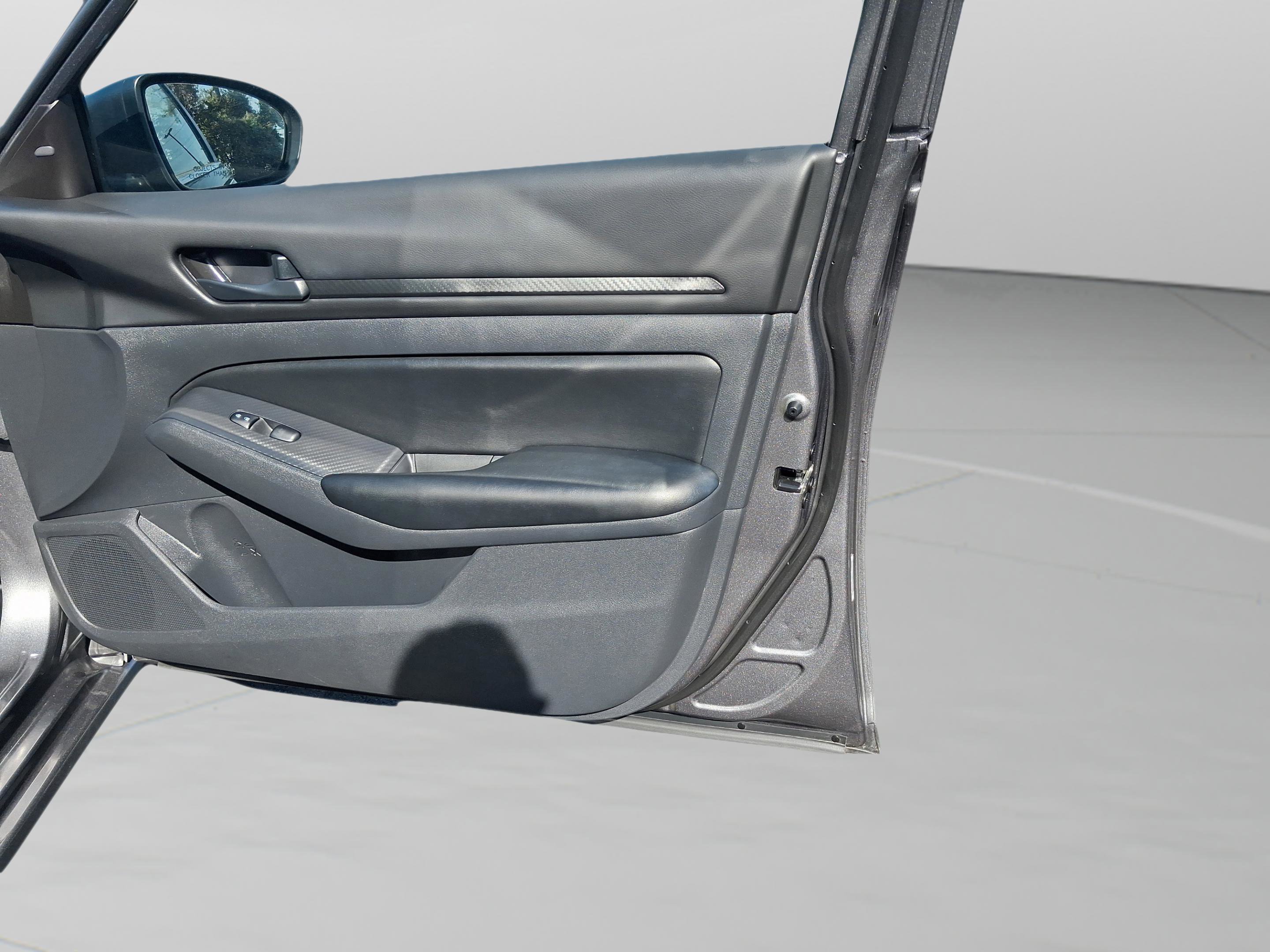 Used 2024 Nissan Altima 2.5 S image 32