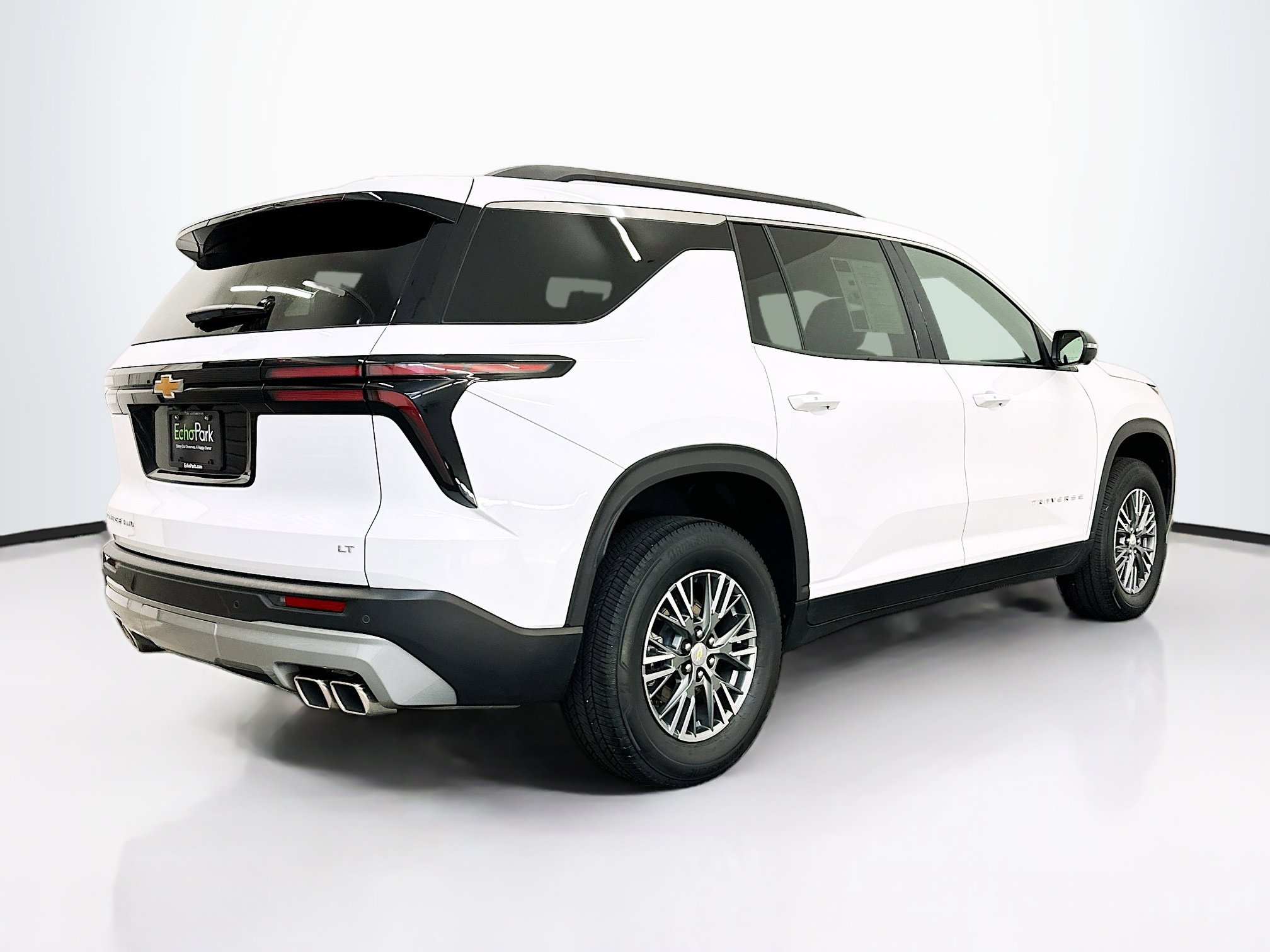 Used 2024 Chevrolet Traverse LT image 9