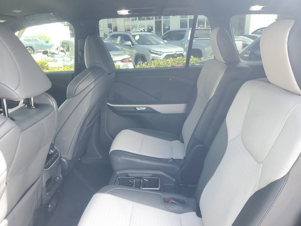 Used 2025 Lexus TX 500h AWD w/ Technology Package image 11