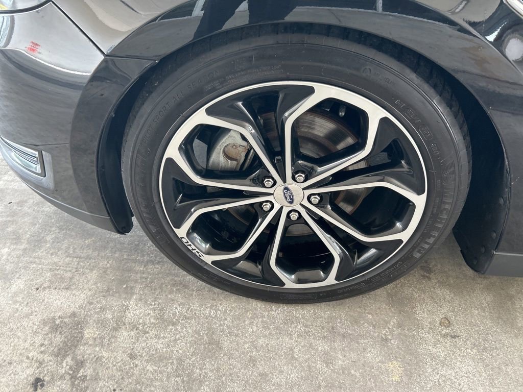 Used 2017 Ford Taurus SHO w/ Sho Performance Package image 13