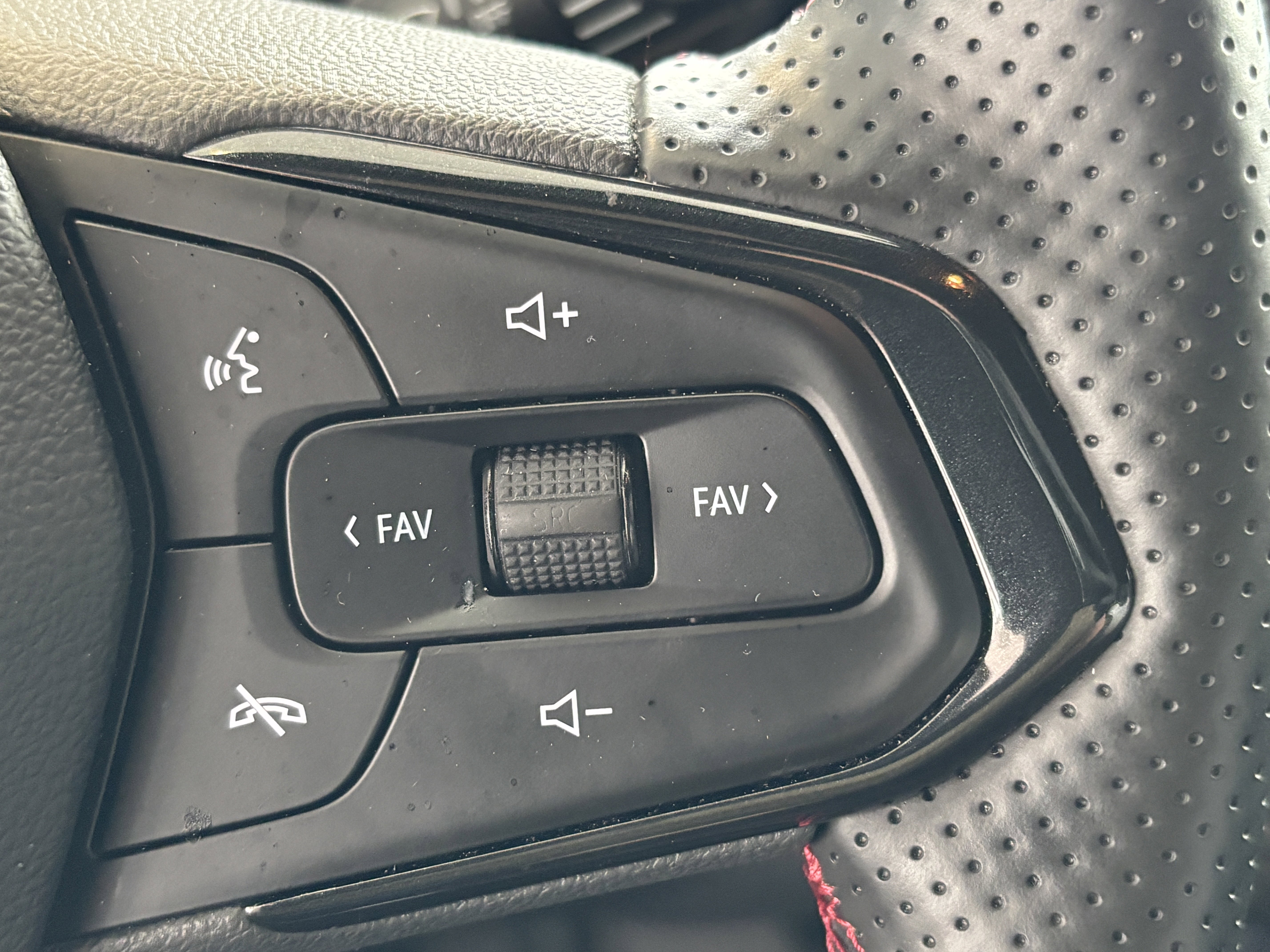 Used 2024 Chevrolet Trax RS w/ Driver Confidence Package image 12