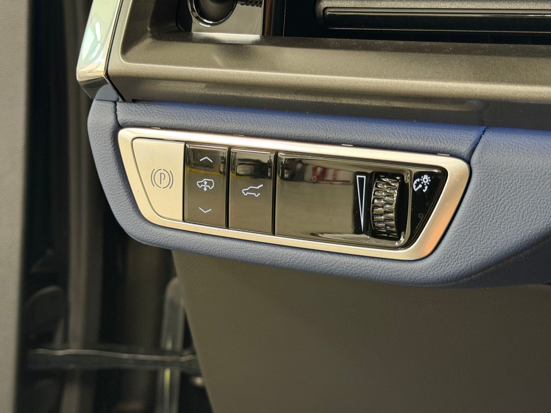 New 2026 Cadillac Vistiq Premium Luxury w/ LPO, Floor Liner Package AWD/4WD image 35