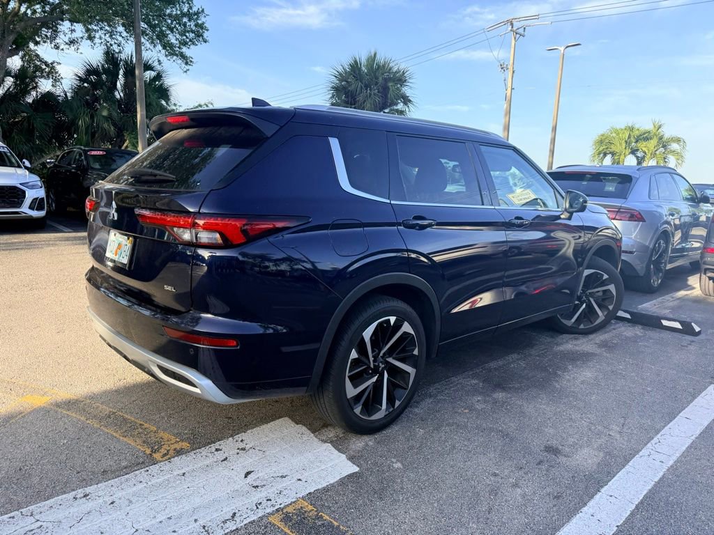 Used 2023 Mitsubishi Outlander SEL image 4