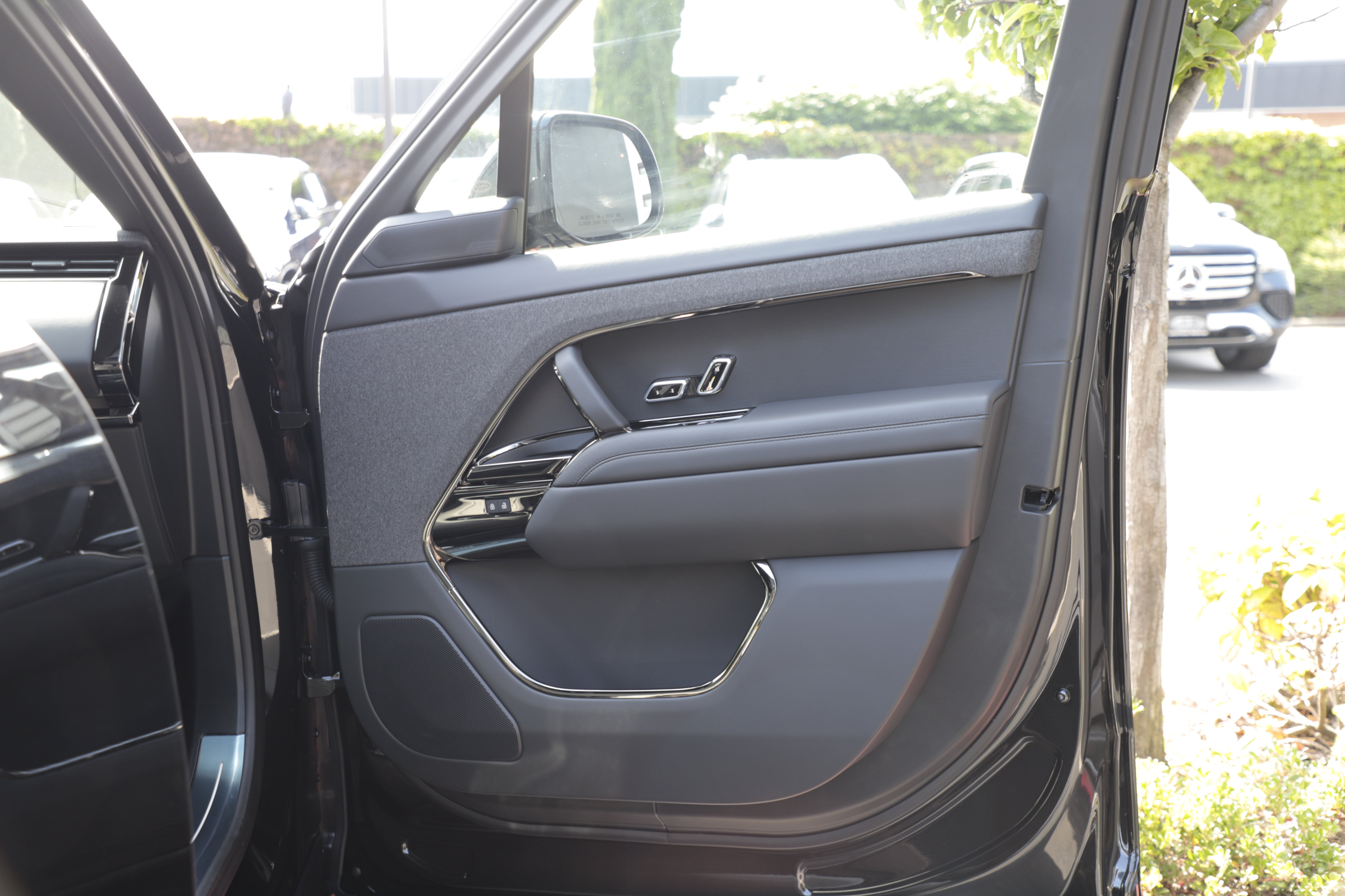 New 2026 Land Rover Range Rover Sport Dynamic SE AWD/4WD image 9