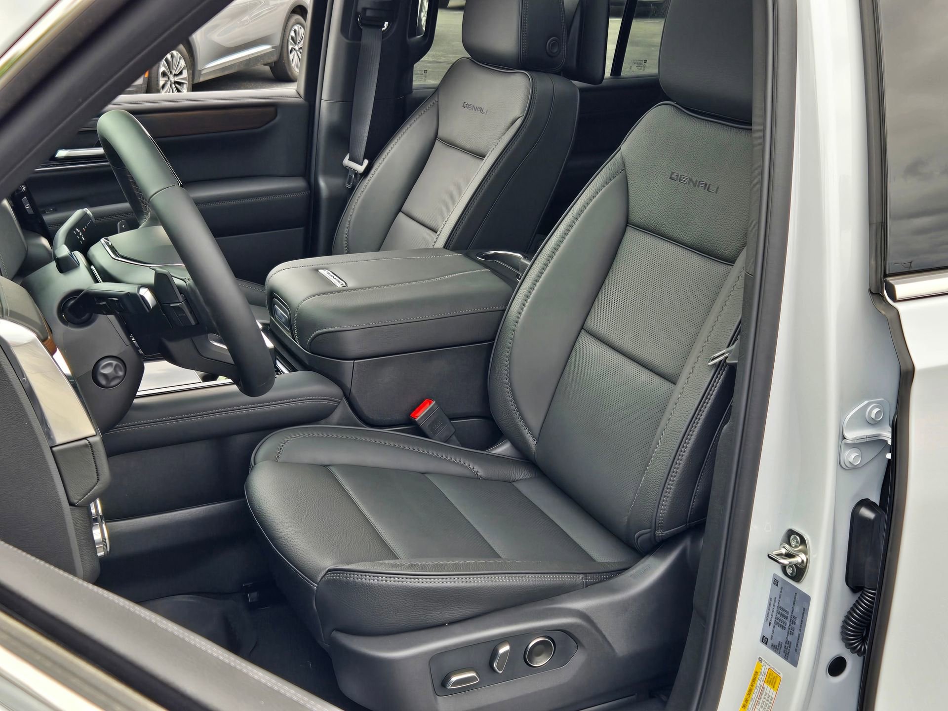 New 2026 GMC Yukon Denali w/ Denali Reserve Package AWD/4WD image 41