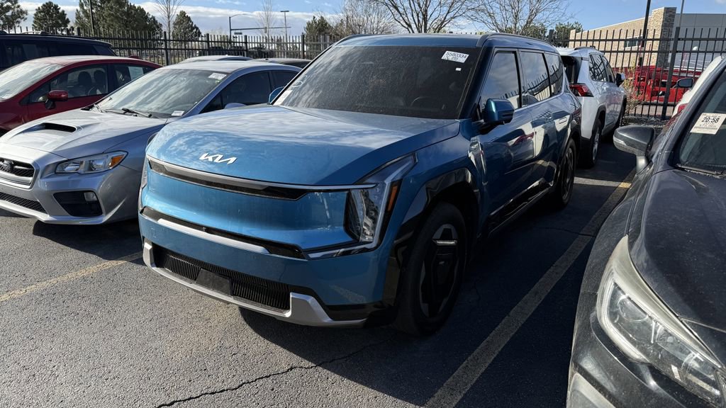 Used 2024 Kia EV9 Land image 2