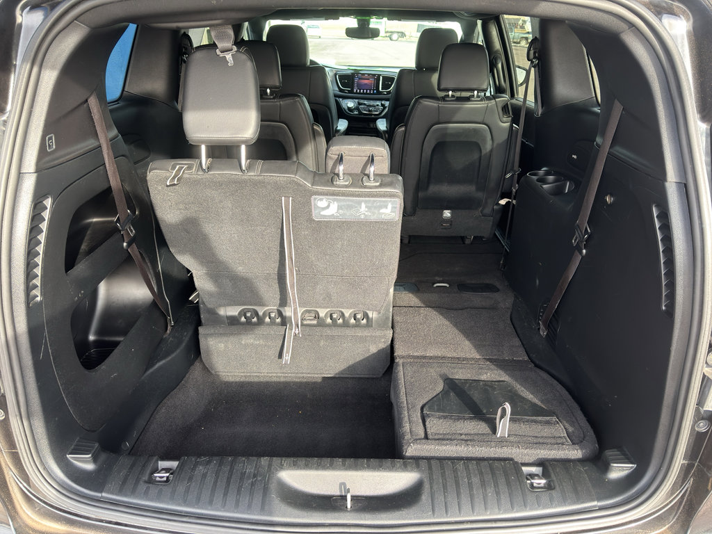 Used 2018 Chrysler Pacifica Touring-L w/ Premium Audio Group image 29