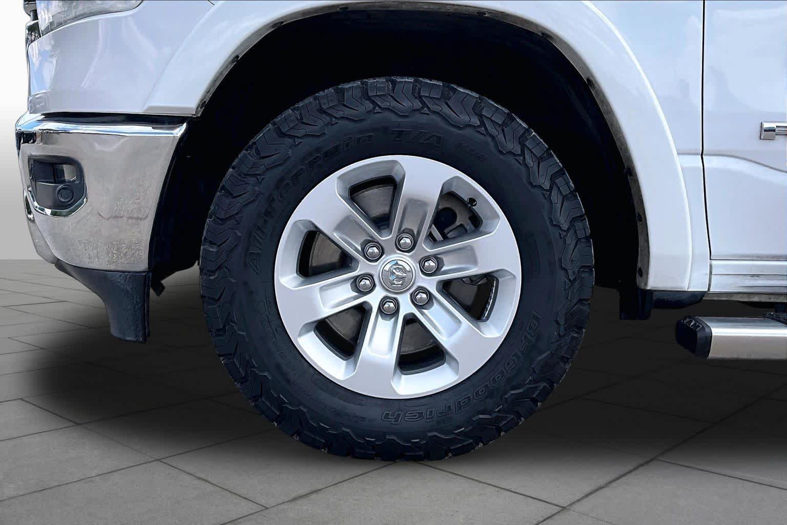 Used 2019 RAM 1500 Laramie AWD/4WD image 9