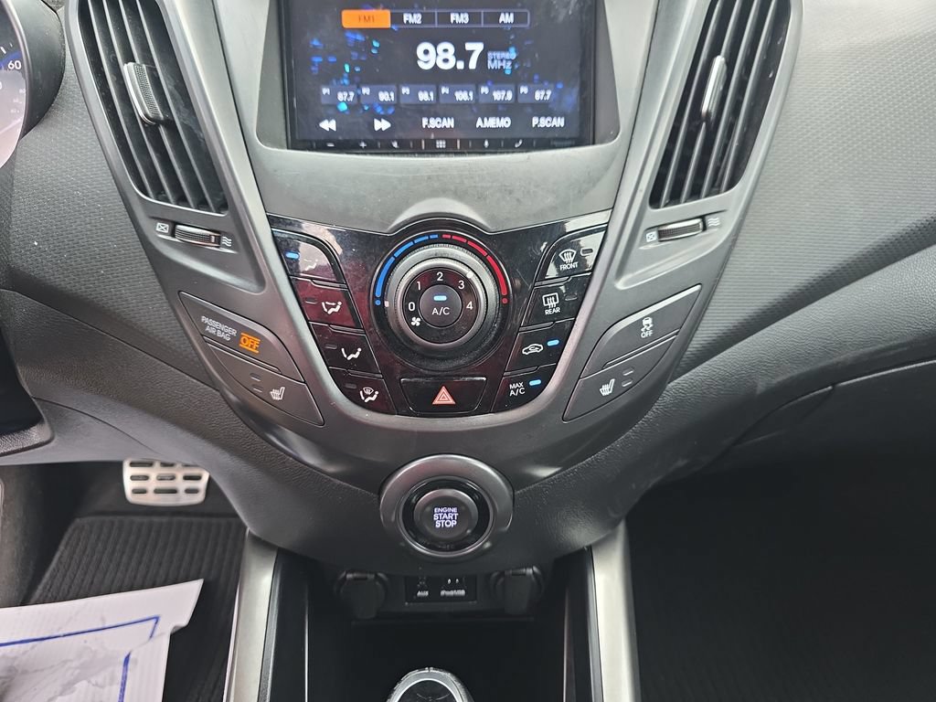 Used 2013 Hyundai Veloster Turbo FWD image 22