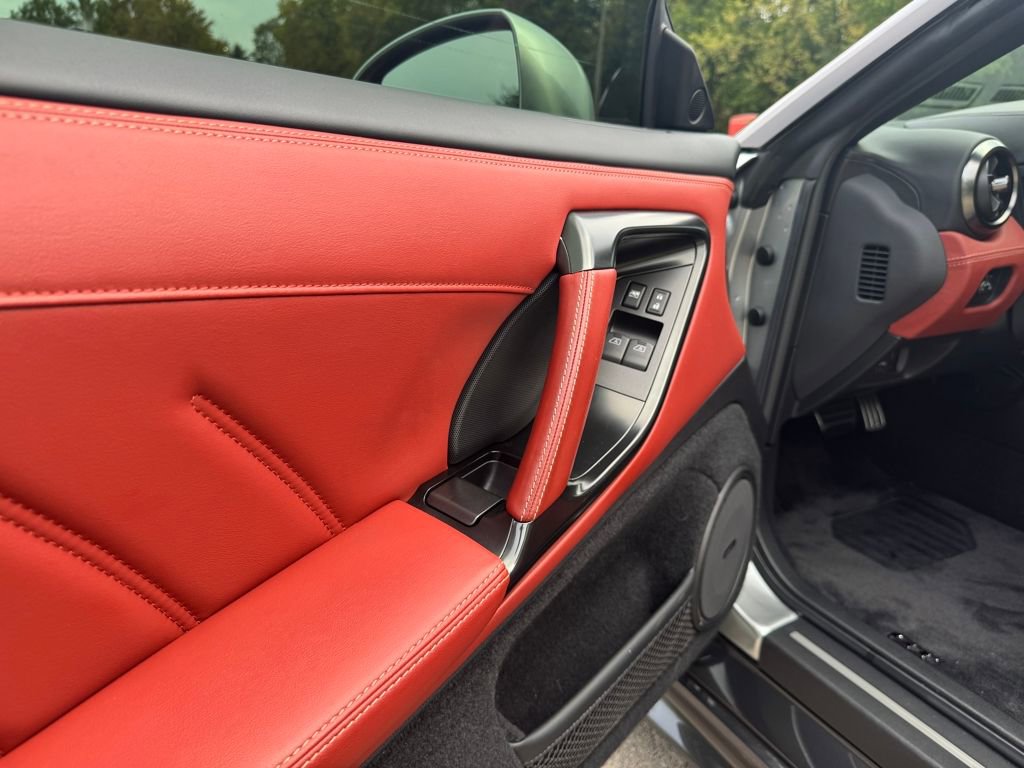 Used 2017 Nissan GT-R Premium w/ Premium Interior Package image 30