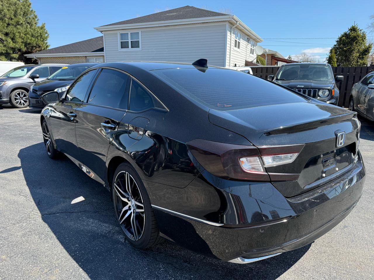 Used 2021 Honda Accord Touring image 2