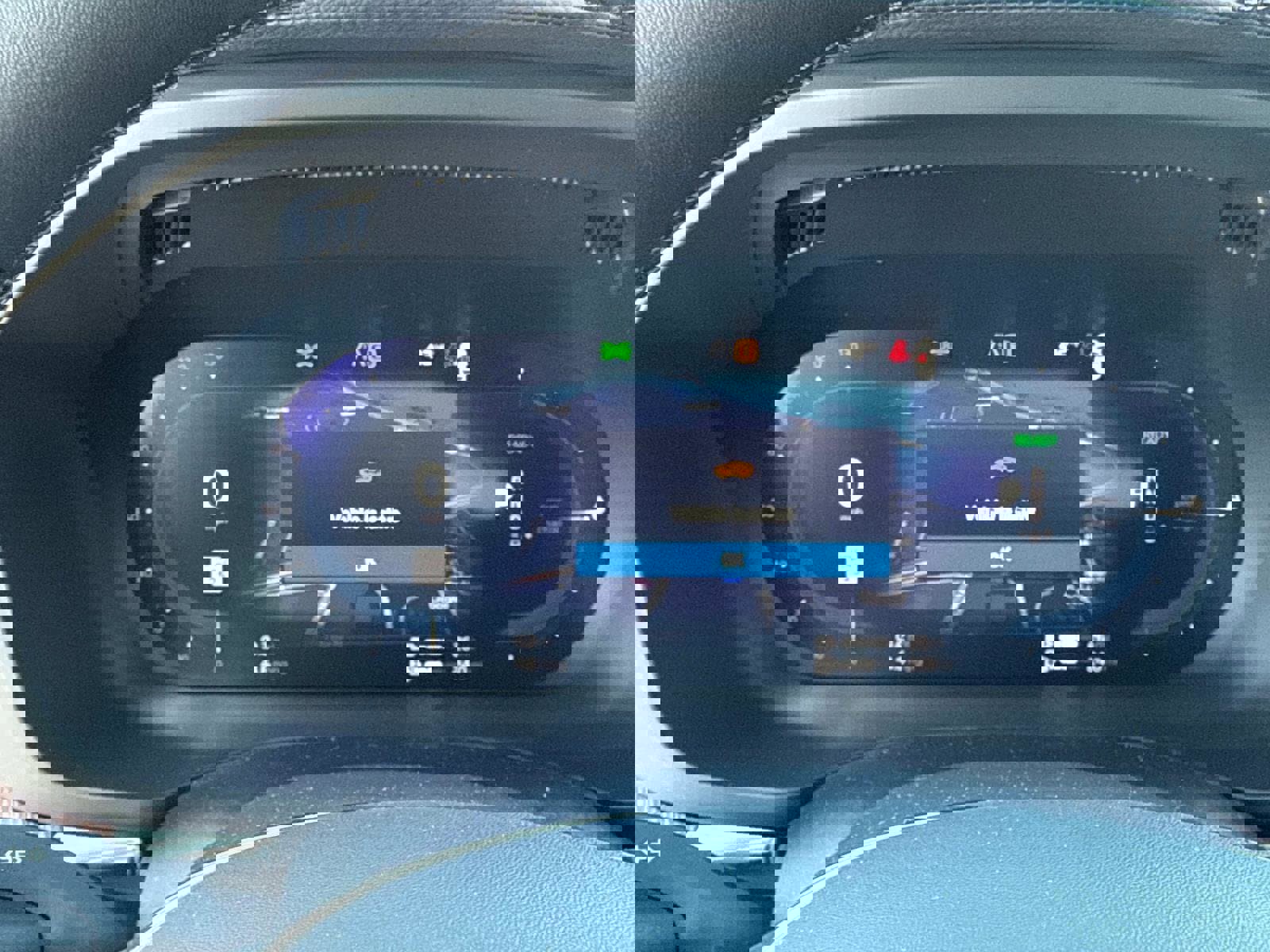 Certified 2023 Volvo XC60 T8 Ultimate w/ Climate Package image 28