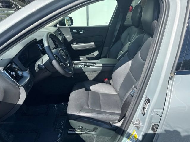 Used 2024 Volvo XC60 B5 Core w/ Protection Package Premier AWD/4WD image 21