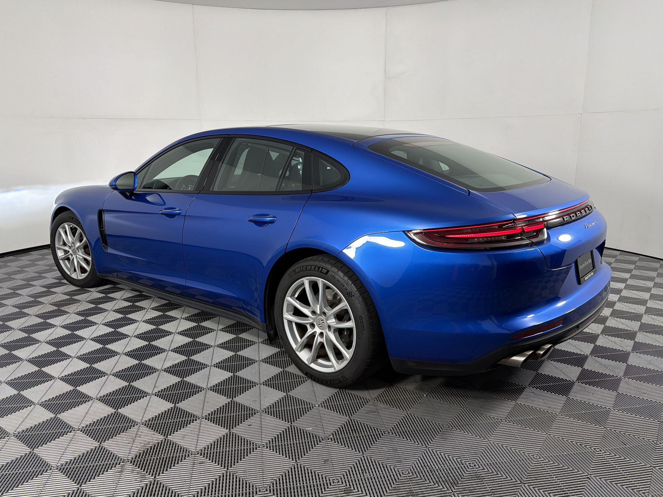 Certified 2019 Porsche Panamera image 3