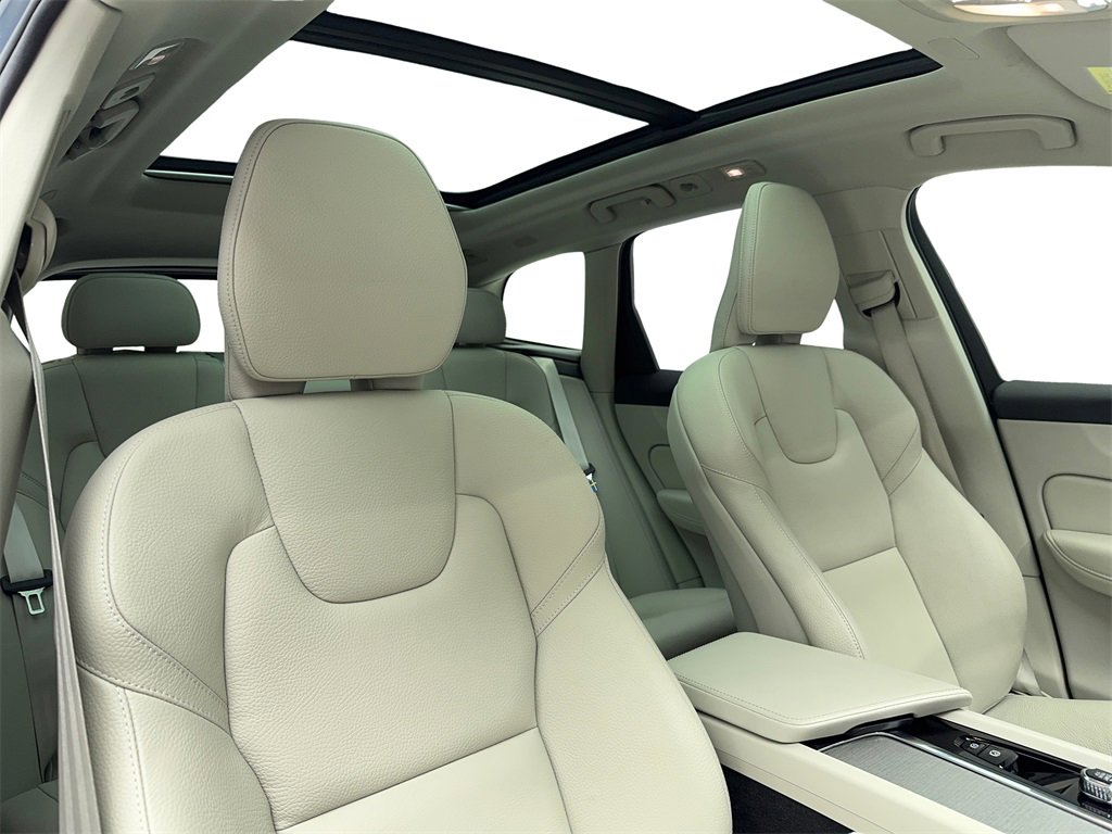 Used 2025 Volvo XC60 T8 Plus w/ Protection Package Premier image 47