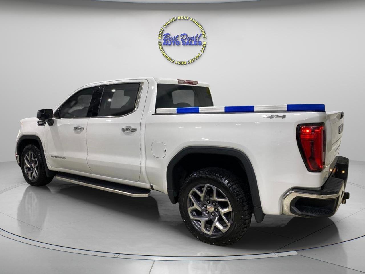 Used 2022 GMC Sierra 1500 SLT w/ SLT Convenience Package image 2