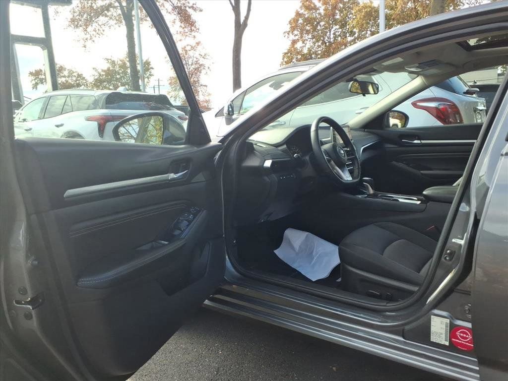 Used 2021 Nissan Altima 2.5 SV w/ SV Premium Package image 10