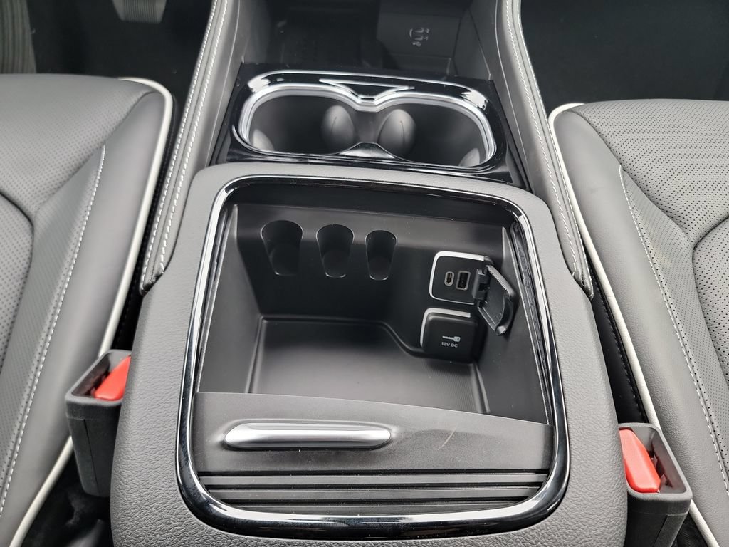 New 2027 Chrysler Pacifica Limited FWD image 18