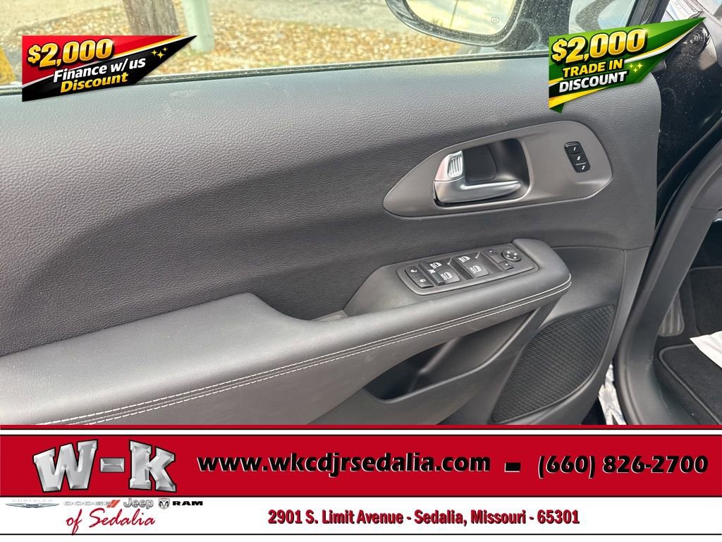 New 2026 Chrysler Pacifica Select image 14