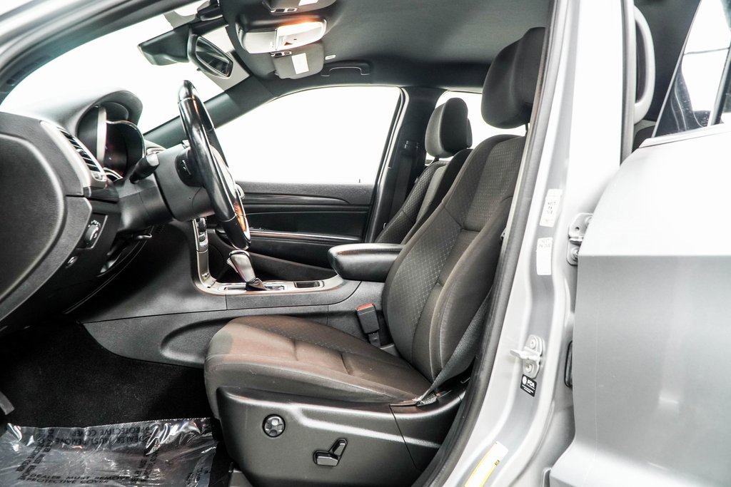 Used 2021 Jeep Grand Cherokee Laredo image 16