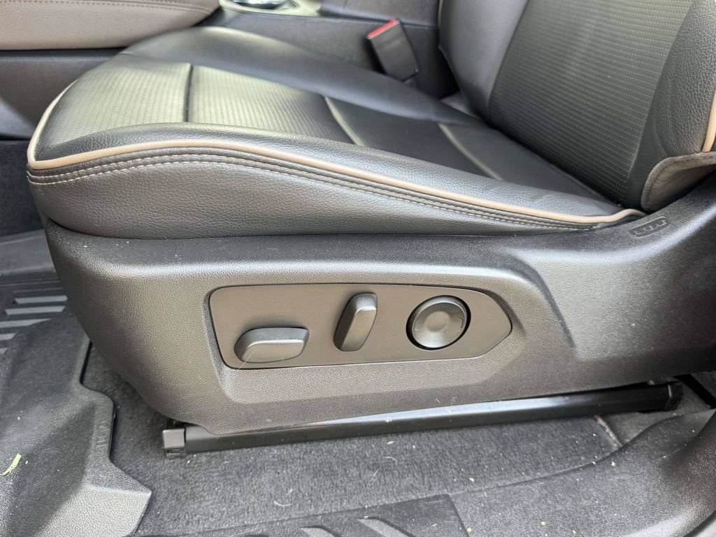 Used 2023 GMC Canyon Denali w/ Denali Black Edition AWD/4WD image 20