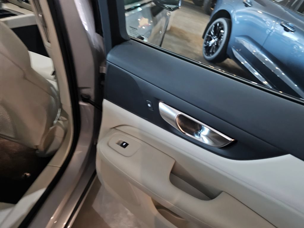 Certified 2025 Volvo S60 B5 Plus AWD/4WD image 9