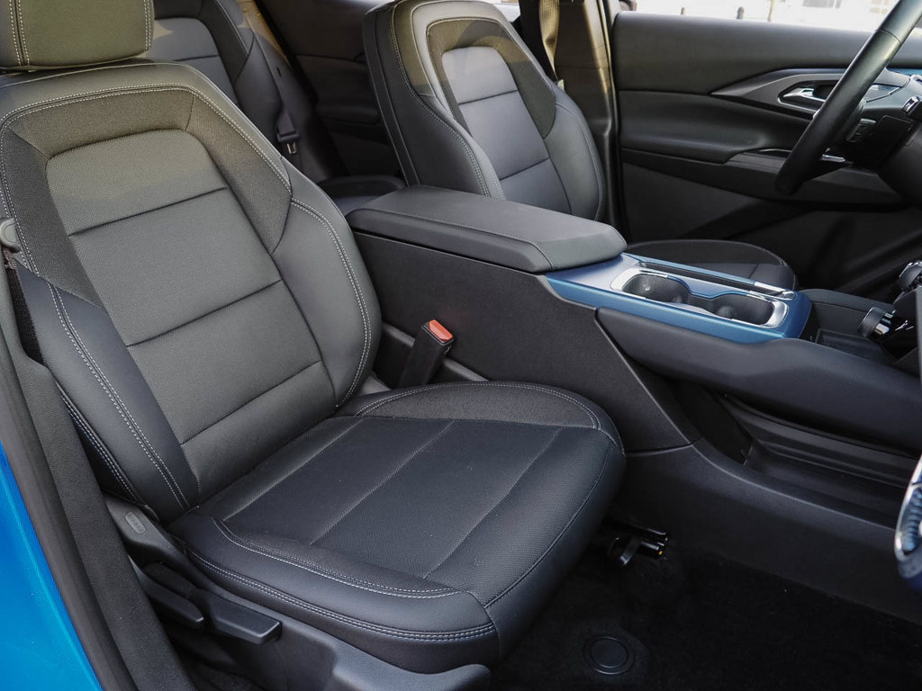 Used 2025 Chevrolet Equinox EV LT w/ Convenience Package FWD image 18
