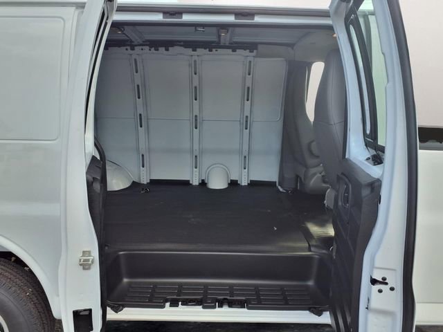 New 2026 GMC Savana 2500 w/ Driver Convenience Package RWD image 18