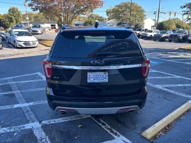 Used 2017 Ford Explorer XLT image 4