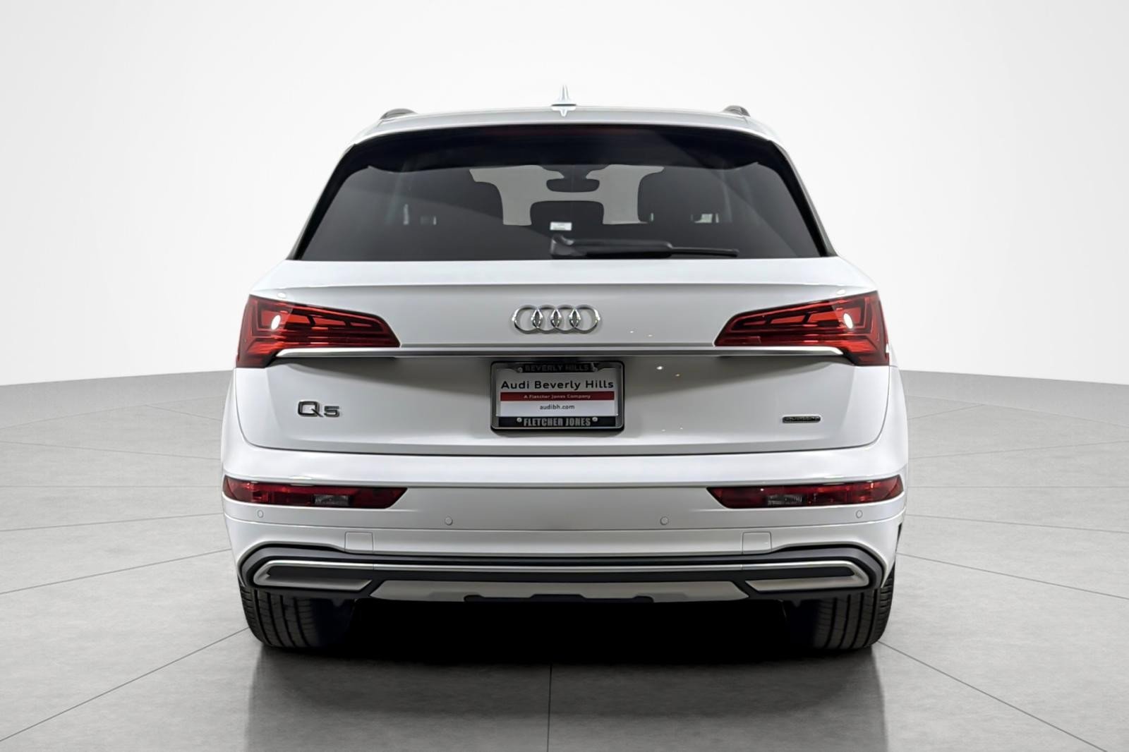 Used 2023 Audi Q5 2.0T Premium w/ Convenience Package image 4