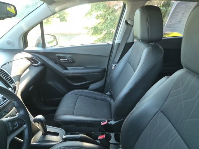 Used 2022 Chevrolet Trax LT w/ LT Convenience Package AWD/4WD image 9