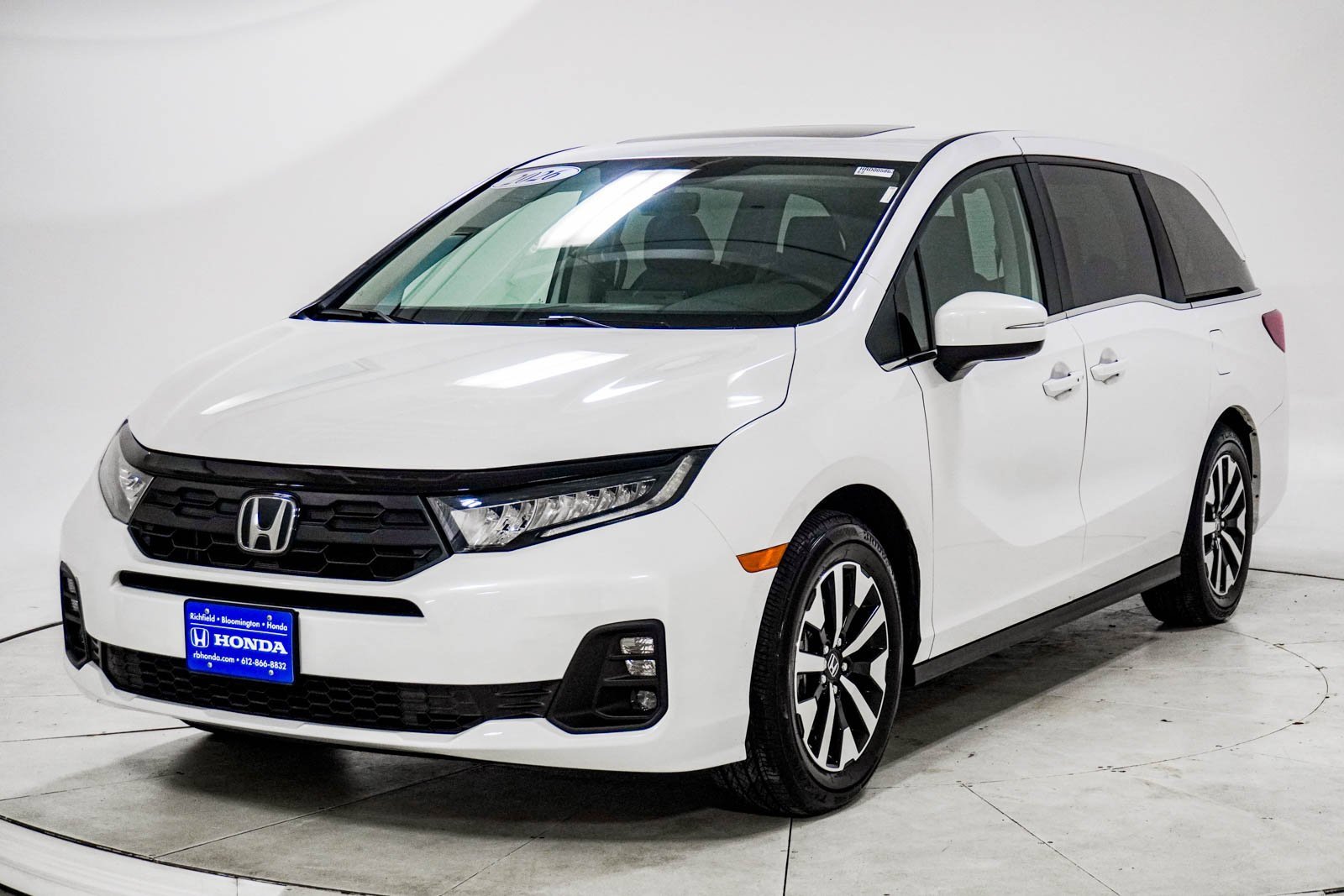 Certified 2026 Honda Odyssey EX-L image 3