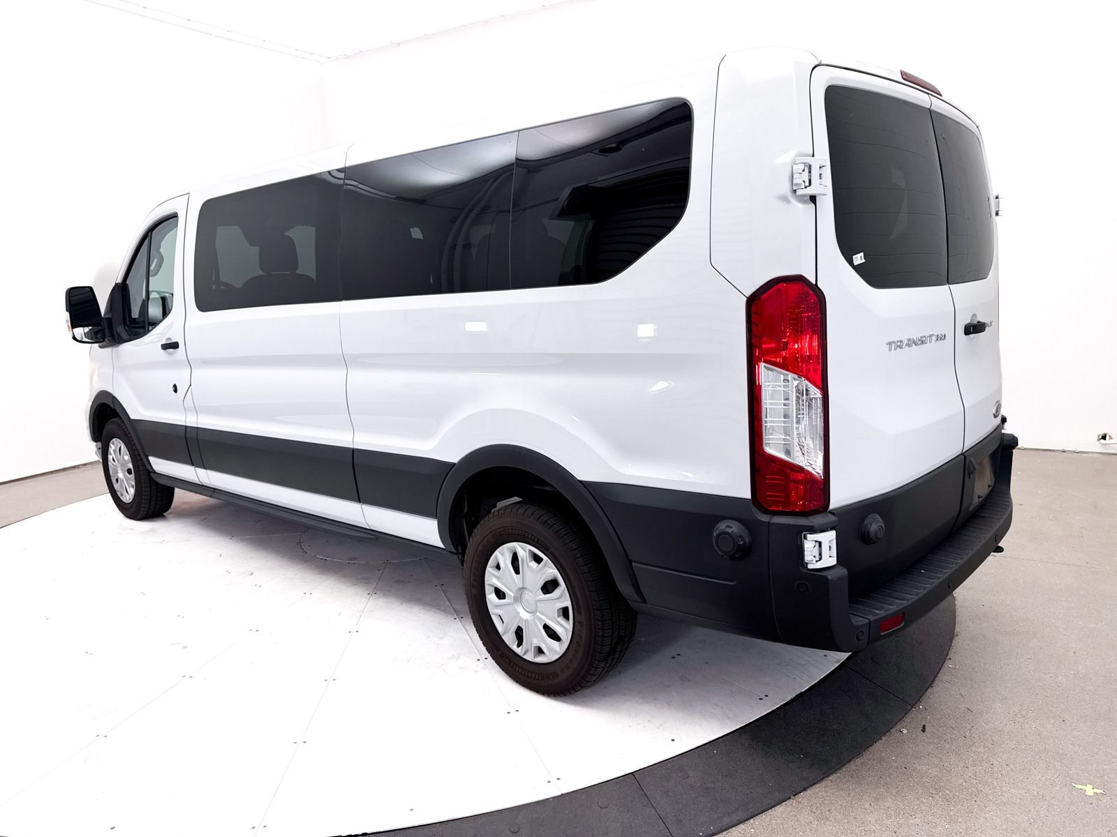 Used 2024 Ford Transit 350 XLT RWD image 14