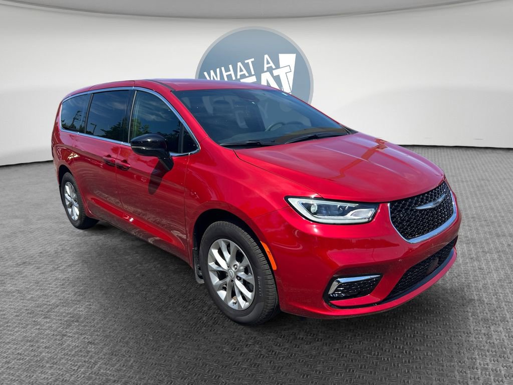 Used 2025 Chrysler Pacifica Select AWD/4WD image 1