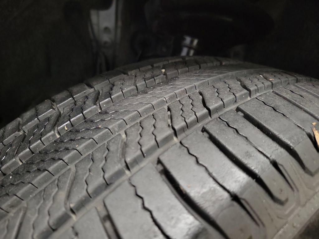 Used 2022 Toyota RAV4 LE AWD/4WD image 11