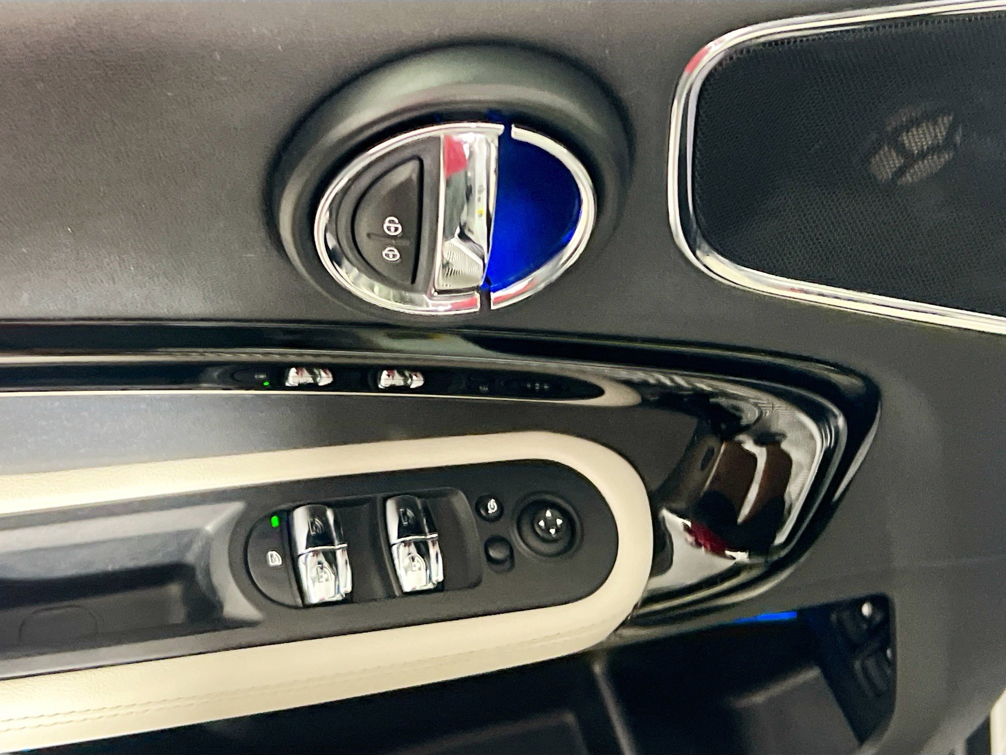 Used 2019 MINI Cooper Countryman SE w/ Convenience Package image 16