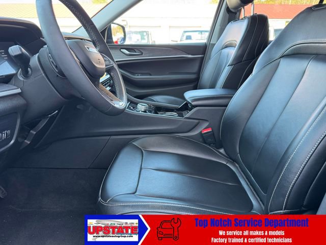 Used 2023 Jeep Grand Cherokee Limited w/ Black Appearance Package AWD/4WD image 14