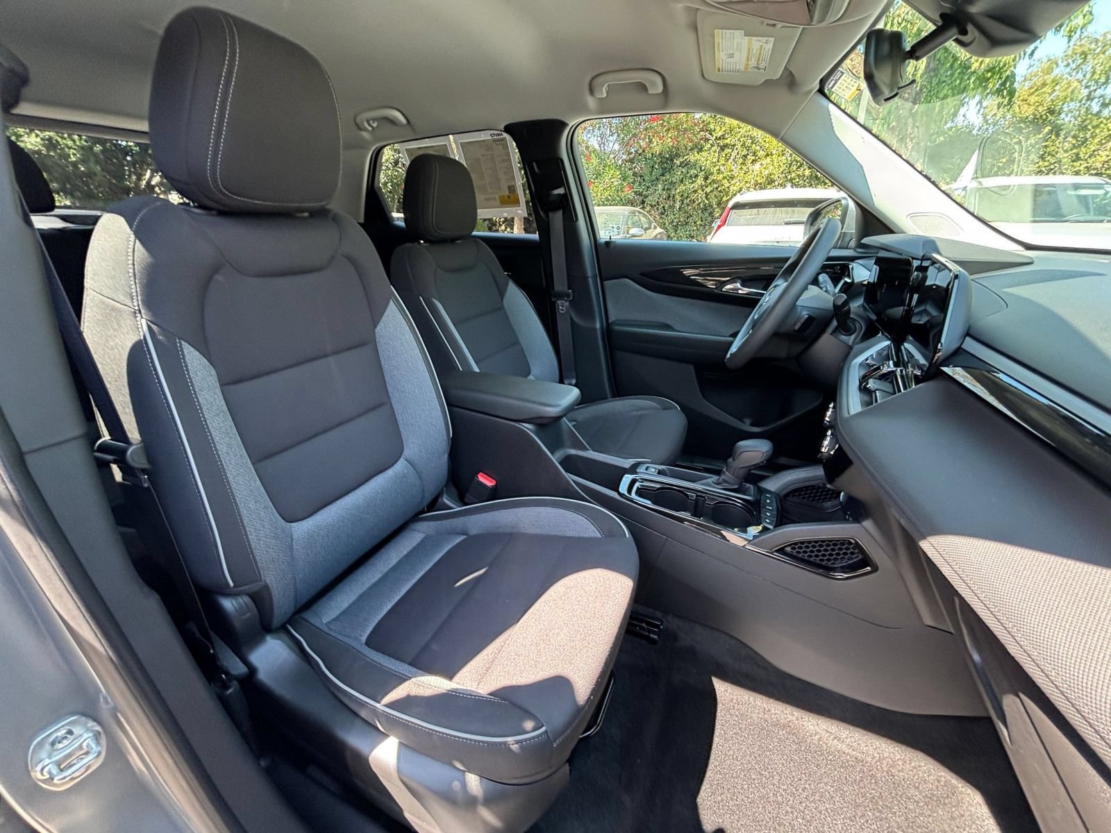Used 2025 Chevrolet TrailBlazer LT FWD image 34