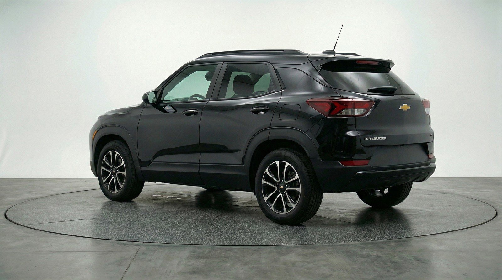 Used 2025 Chevrolet TrailBlazer LT w/ Driver Confidence Package image 6