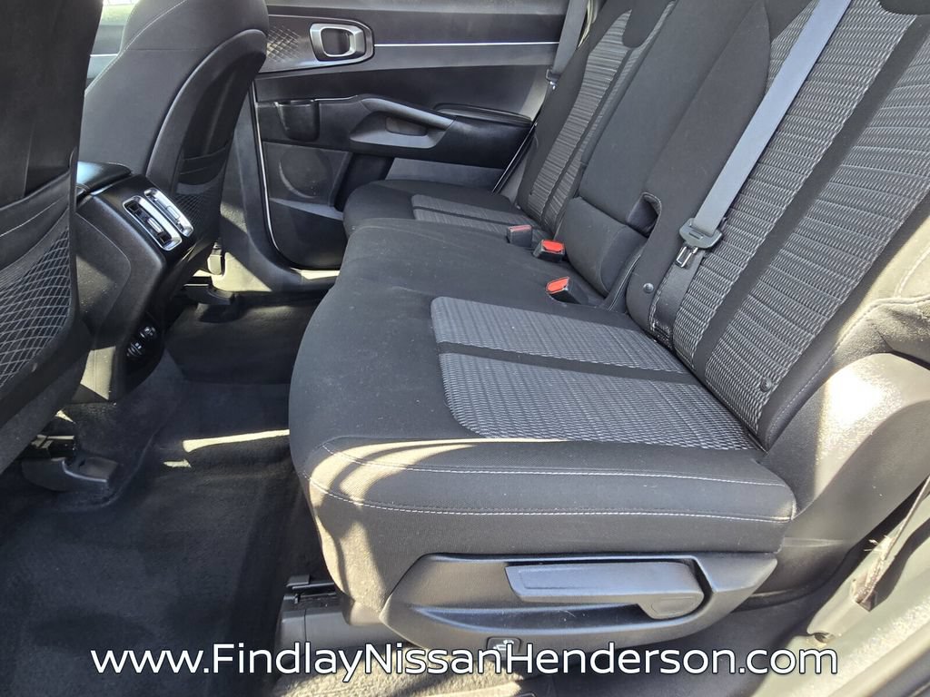 Used 2022 Kia Sorento LX AWD/4WD image 11