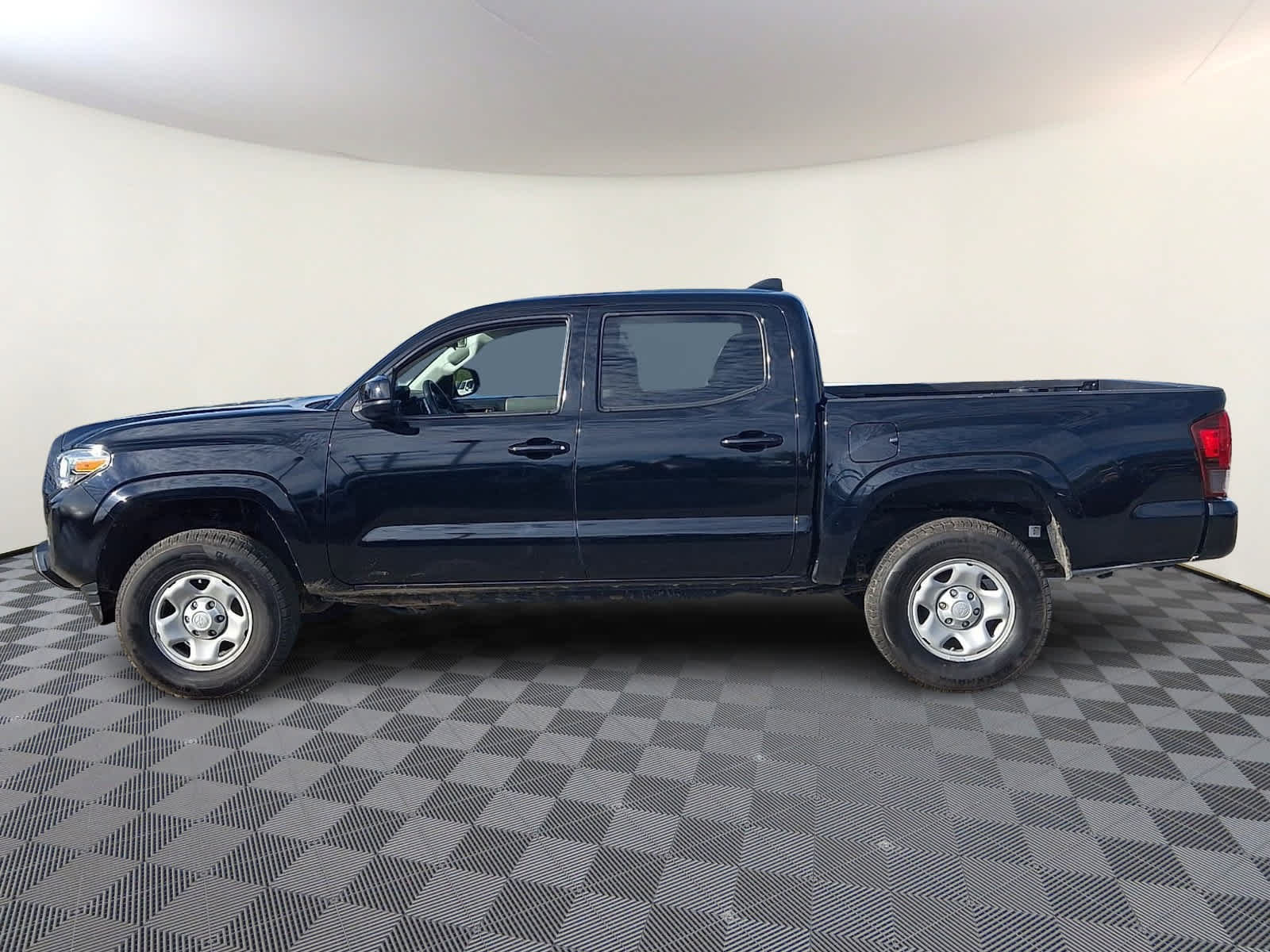 Certified 2022 Toyota Tacoma SR AWD/4WD image 9