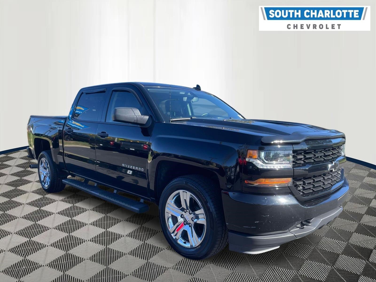Used 2018 Chevrolet Silverado 1500 Custom w/ Custom Convenience Package RWD image 3