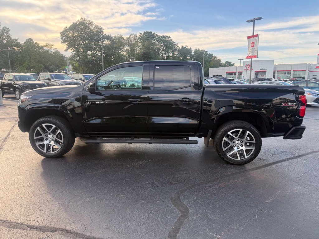 Used 2023 Chevrolet Colorado Z71 w/ Z71 Convenience Package 2 AWD/4WD image 3