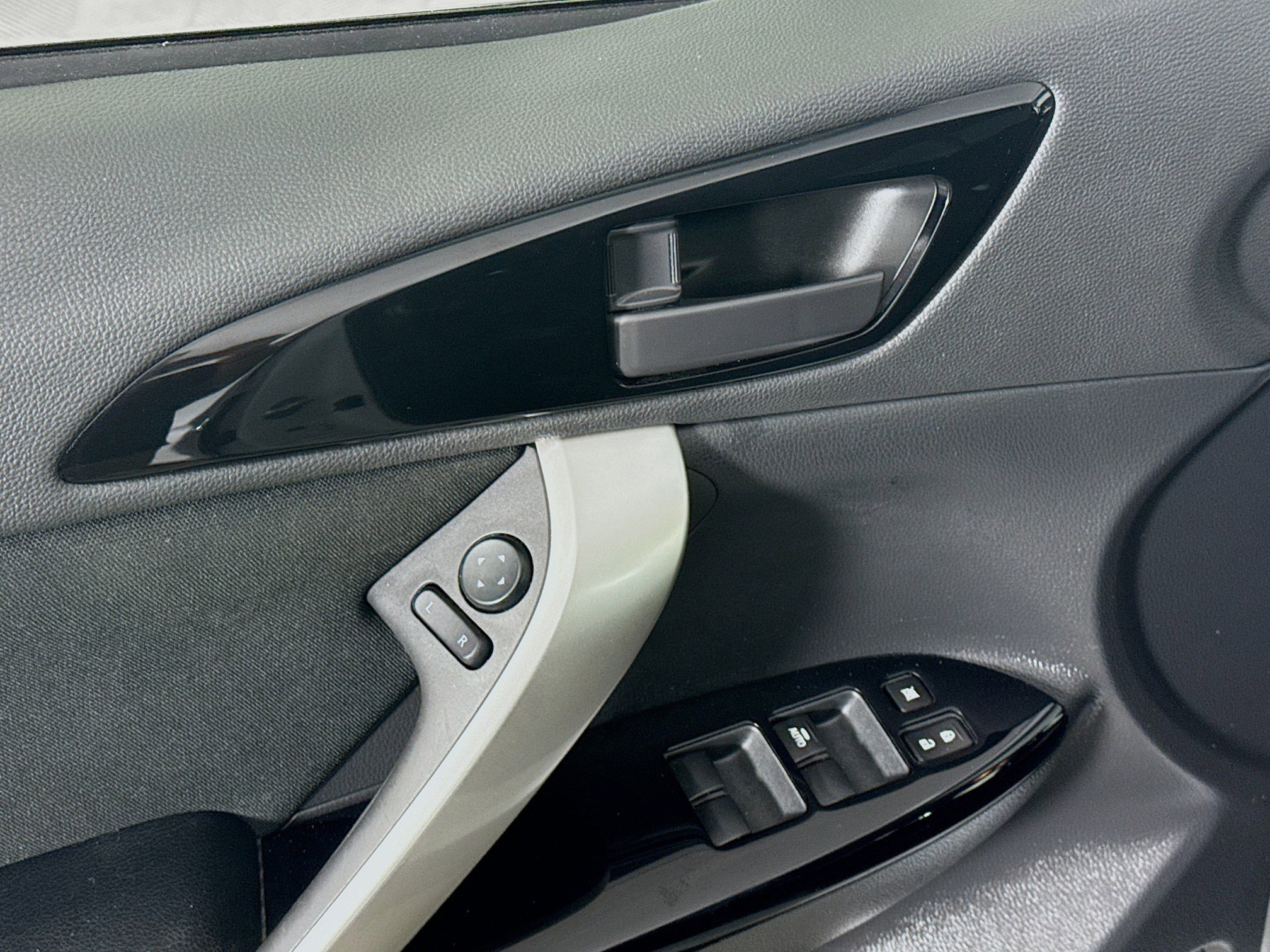 Used 2024 Mitsubishi Eclipse Cross Black Edition image 24