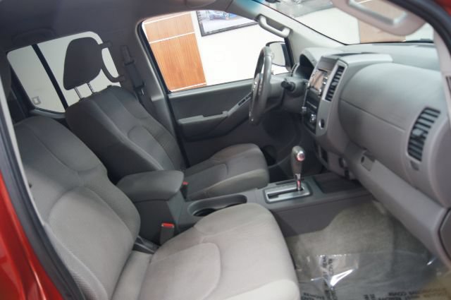 Used 2013 Nissan Frontier SV RWD image 3