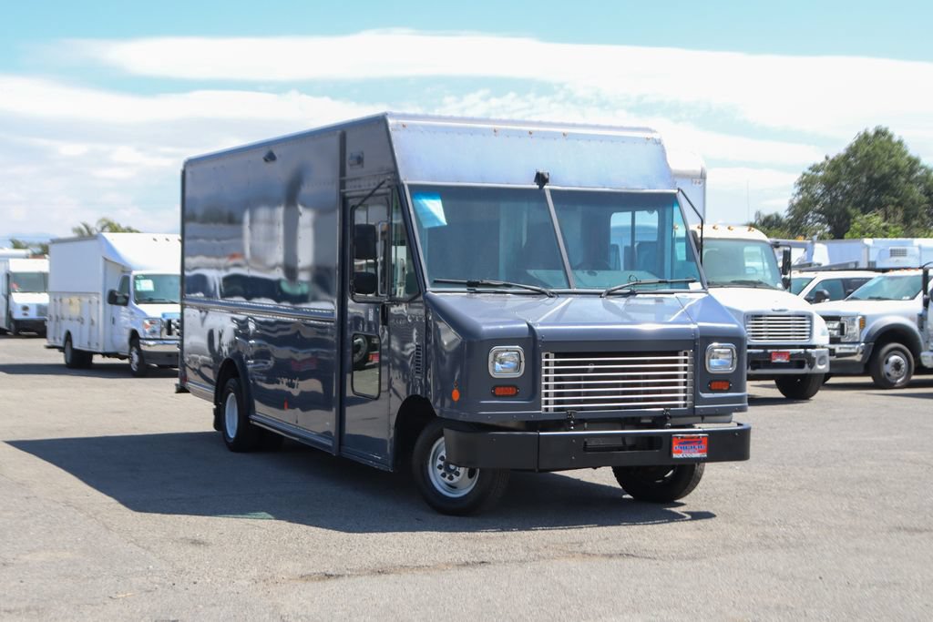 Used 2019 Ford E-450 and Econoline 450 Super Duty RWD image 2