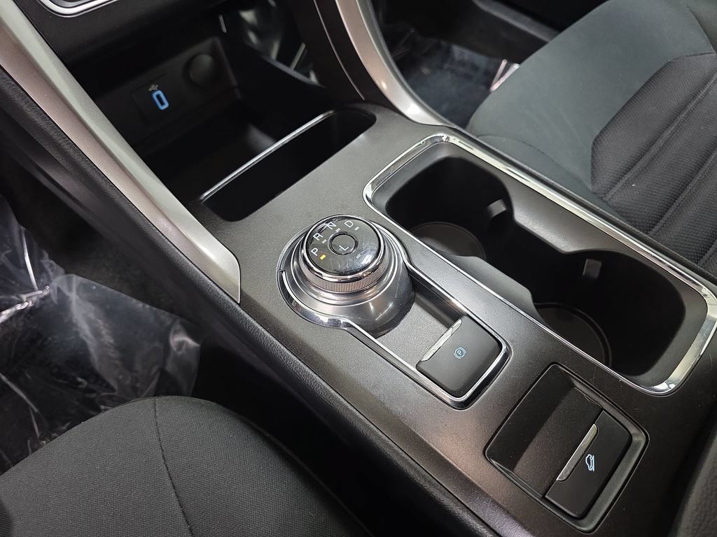Used 2017 Ford Fusion SE w/ Fusion SE Technology Package FWD image 25
