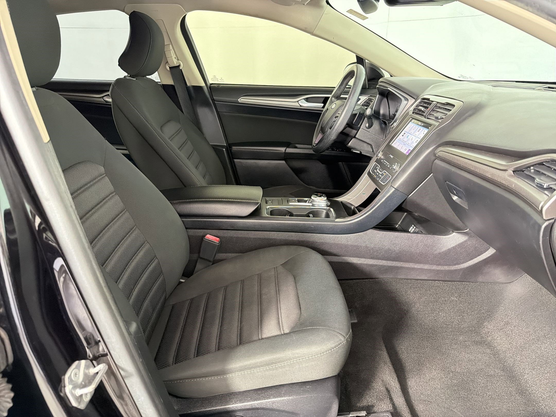 Used 2019 Ford Fusion SE image 29