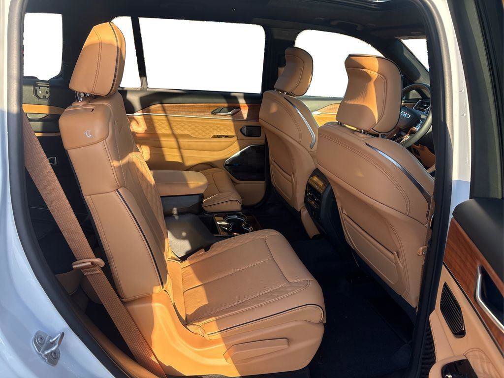 Used 2025 Jeep Grand Cherokee L Summit AWD/4WD image 21